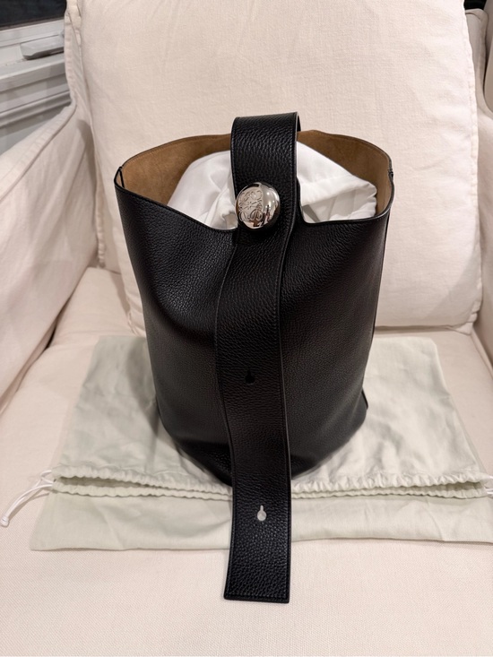 Loewe Other - Loewe pebble bucket bag in size large